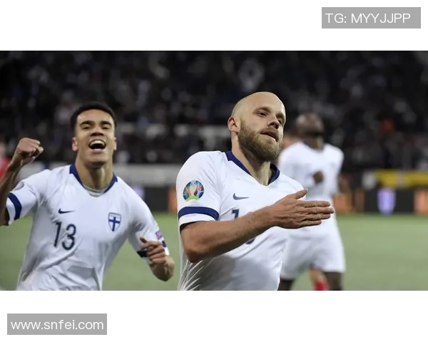 足球星信仰：探索足球明星背后的精神力量与全球粉丝文化